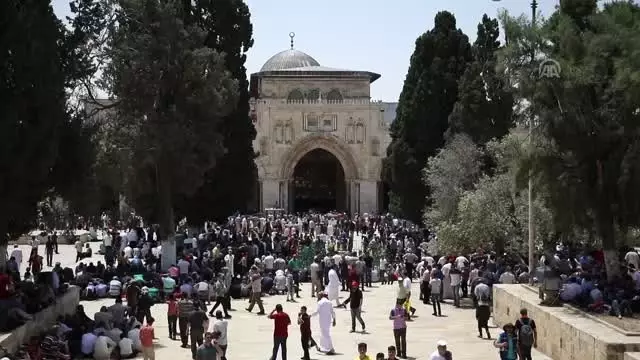 Mescid-i Aksa'da 200 Bini Aşkın Kişi Cuma Namazı Kıldı Mescid-i Aksa'da 200 Bini Aşkın Kişi Cuma Namazı Kıldı