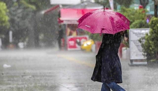Meteoroloji Saat Verip Uyardı: İstanbul'da Sağanak Yağış Etkili Olacak