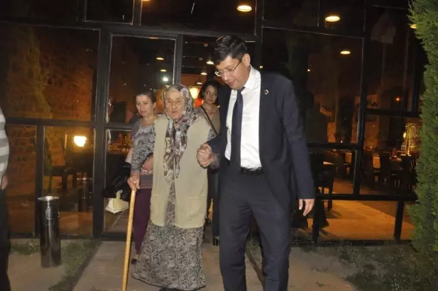 Nazilli Protokolü Asırlık Çınarlarla İftarda Bir Araya Geldi Nazilli Protokolü Asırlık Çınarlarla İftarda Bir Araya Geldi