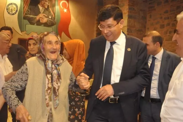 Nazilli Protokolü Asırlık Çınarlarla İftarda Bir Araya Geldi Nazilli Protokolü Asırlık Çınarlarla İftarda Bir Araya Geldi