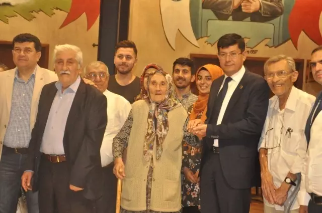 Nazilli Protokolü Asırlık Çınarlarla İftarda Bir Araya Geldi Nazilli Protokolü Asırlık Çınarlarla İftarda Bir Araya Geldi