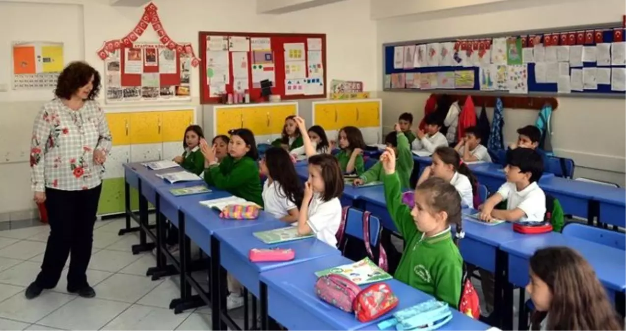 Öğretmenler Ara Tatillerde de 'Ek Ders' Ücreti Alacak