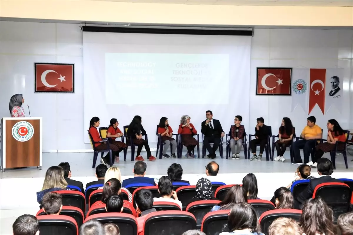 Ortaokul Öğrencilerinden İngilizce Açık Oturum