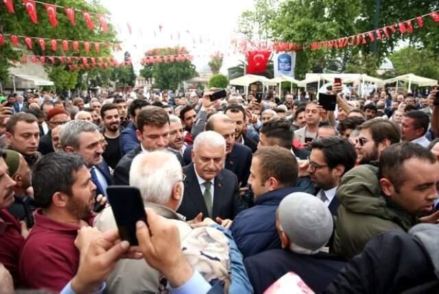 Yıldırım, Operada 'Her Şey Güzel Olacak' Sloganı Atan Vatandaşlara Seslendi