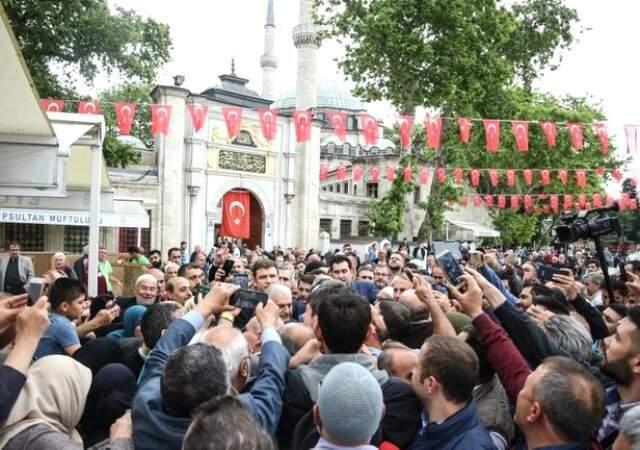 Yıldırım, Operada 'Her Şey Güzel Olacak' Sloganı Atan Vatandaşlara Seslendi