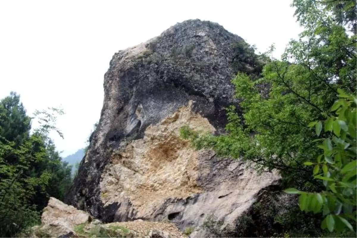 2 Bin Yıllık Tarih Dinamitle Patlatılıp, Kitabeyi Çaldılar