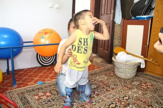 4 Yaşındaki Halil Efe'nin Tek Hayali Dışarıda Yürüyüp, Koşmak 4 Yaşındaki Halil Efe'nin Tek Hayali Dışarıda Yürüyüp, Koşmak