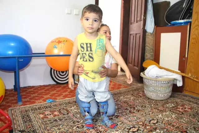 4 Yaşındaki Halil Efe'nin Tek Hayali Dışarıda Yürüyüp, Koşmak 4 Yaşındaki Halil Efe'nin Tek Hayali Dışarıda Yürüyüp, Koşmak