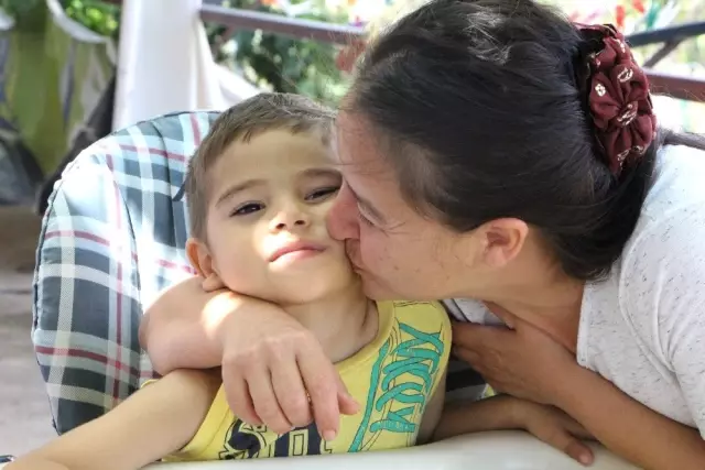 4 Yaşındaki Halil Efe'nin Tek Hayali Dışarıda Yürüyüp, Koşmak 4 Yaşındaki Halil Efe'nin Tek Hayali Dışarıda Yürüyüp, Koşmak