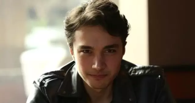 Burak Dakak Kimdir? Çukur'da Akın Koçovalı Rolünü Mü Canlandıracak?
