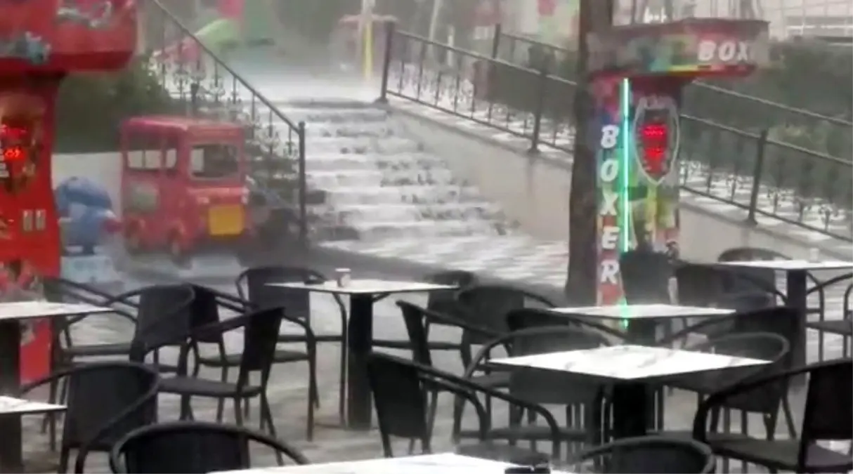 Çorlu'da Yağmur ve Dolu Etkili Oldu