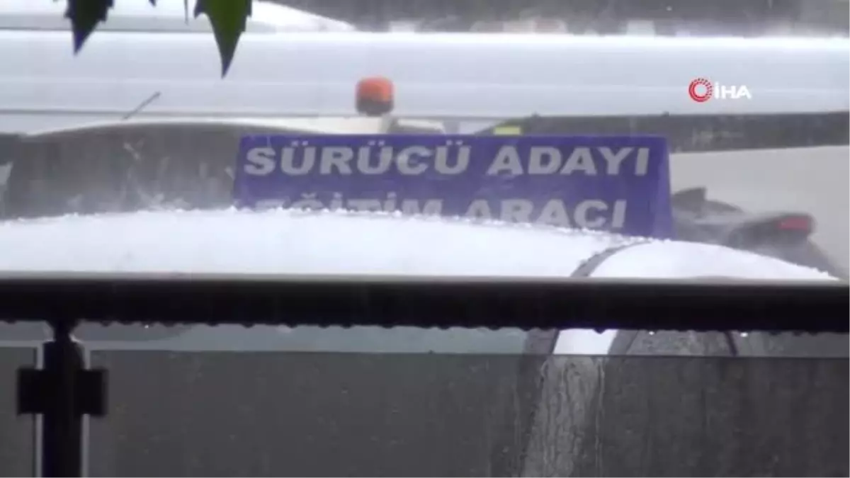 Çorlu'da Yağmur ve Dolu Etkili Oldu
