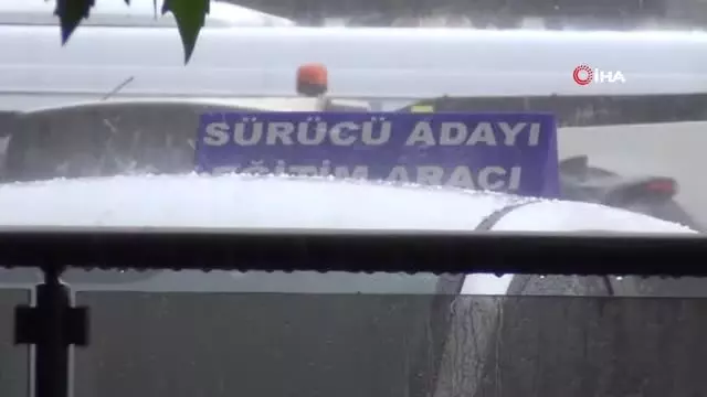 Çorlu'da Yağmur ve Dolu Etkili Oldu