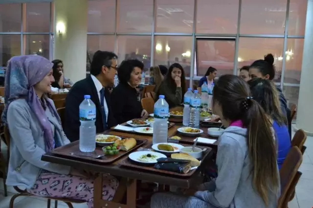 Kaymakam Yücel, Efe-Ayşe Yurdunda İftar Yemeğine Katıldı Kaymakam Yücel, Efe-Ayşe Yurdunda İftar Yemeğine Katıldı