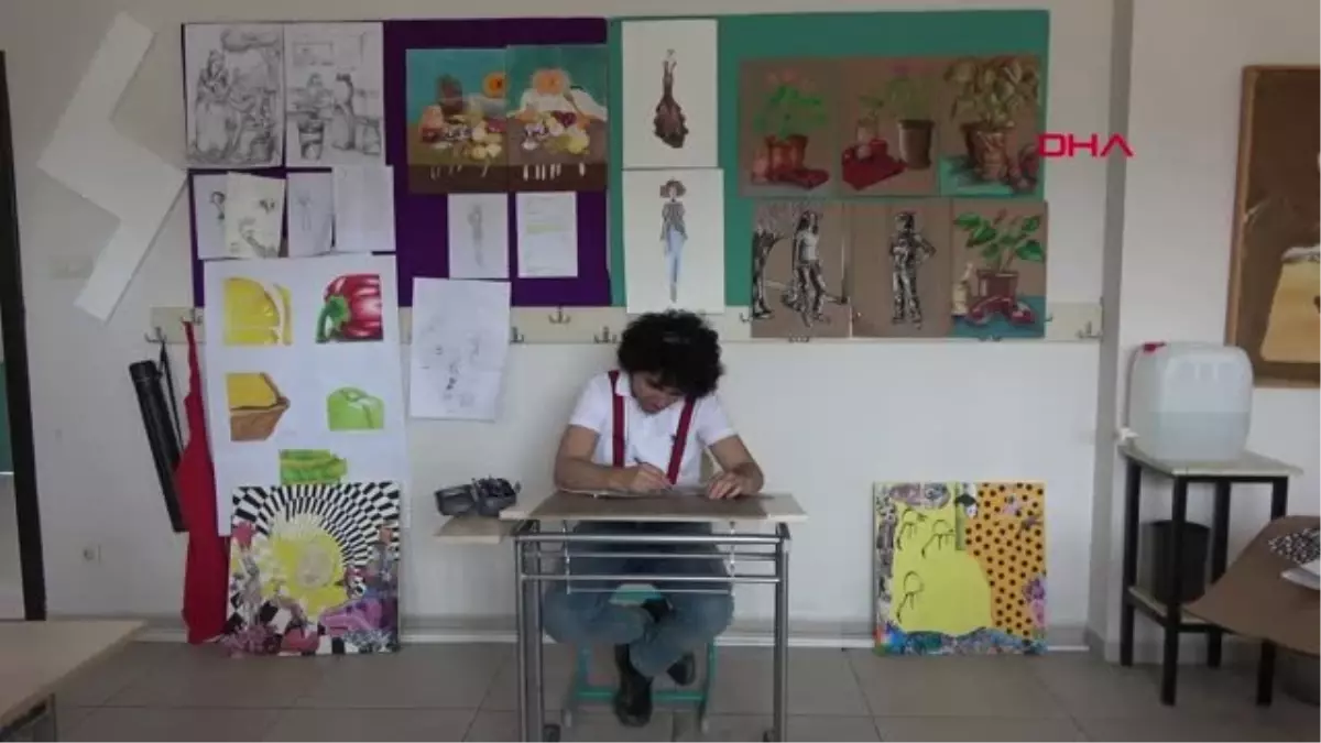 Kocaeli Otizmli Furkan Sanatla Mutlu Oluyor