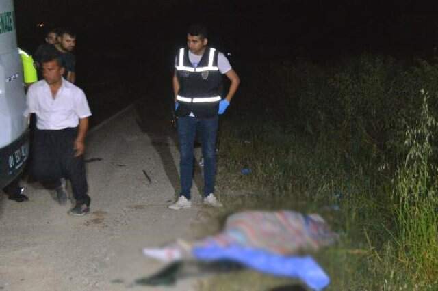 Şarampole Yuvarlanan Otomobilden Fırlayan 1 Kişi Feci Şekilde Can Verdi