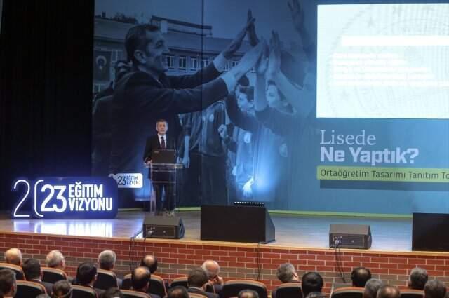 Son Dakika! Bakan Ziya Selçuk, Yeni Eğitim Sistemini Açıkladı, İşte Tüm Detaylar Milli Eğitim Bakanı Ziya Selçuk, yeni eğitim sistemini açıkladı. Yeni sistemle beraber ders sayısı düşecek, öğrenciler yeteneklerine göre ders seçebilecek, teoriden çok pratik öne çıkacak, hey sistemi uygulanacak ve her okula kariyer ofisi kurulacak. | Sungurlu Haberleri
