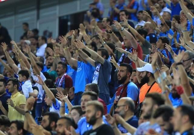 Trabzonsporlu Taraftarlar Burak Yılmaz'ı Islıkladı