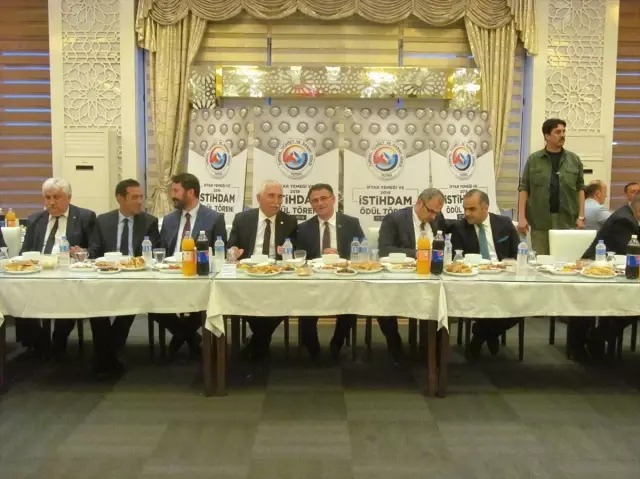 Turhal'da İstihdama Katkı Sağlayanlara Ödül Turhal'da İstihdama Katkı Sağlayanlara Ödül