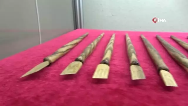 Hat Kalemi Yapıp Tanesini 300 Liradan Satıyor Hat Kalemi Yapıp Tanesini 300 Liradan Satıyor