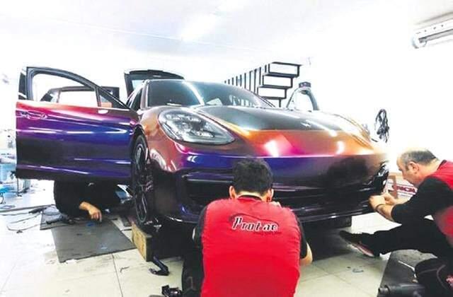 Yağmur Sarıoğlu'ndan Lüks Dönüş! Porsche Cipiyle Böyle Poz Verdi