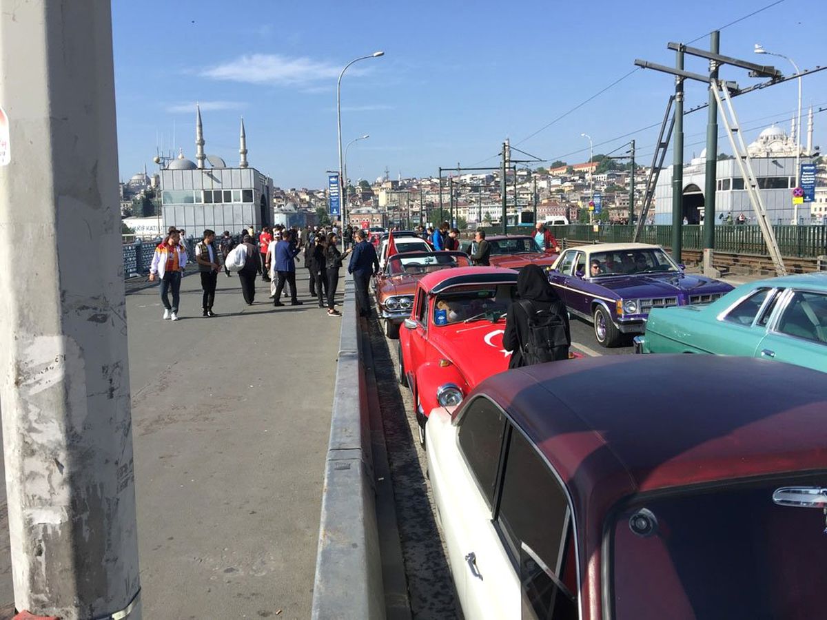100'üncü Yılda 100 Klasik Otomobil Köprüyü Süsledi