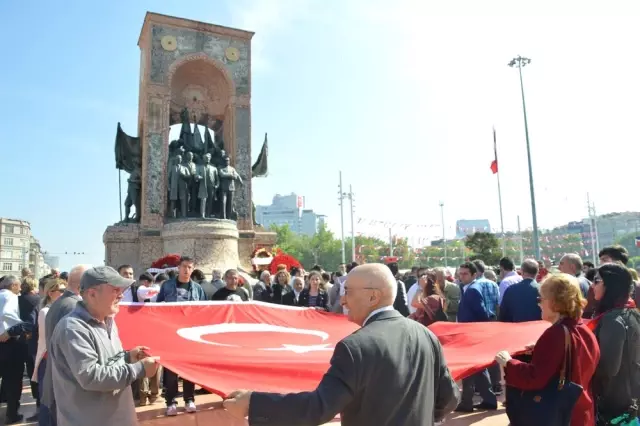 100. Yıl Ruhu Taksimde Yaşatıldı 100. Yıl Ruhu Taksimde Yaşatıldı