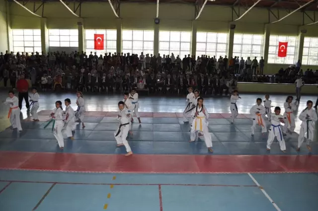 19 Mayıs Atatürk'ü Anma, Gençlik ve Spor Bayramı 19 Mayıs Atatürk'ü Anma, Gençlik ve Spor Bayramı