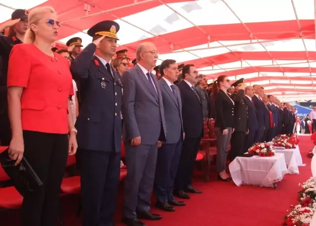 19 Mayıs Kutlamalarında Engelli Çocuklardan Anneleri ile Birlikte Gösteri
