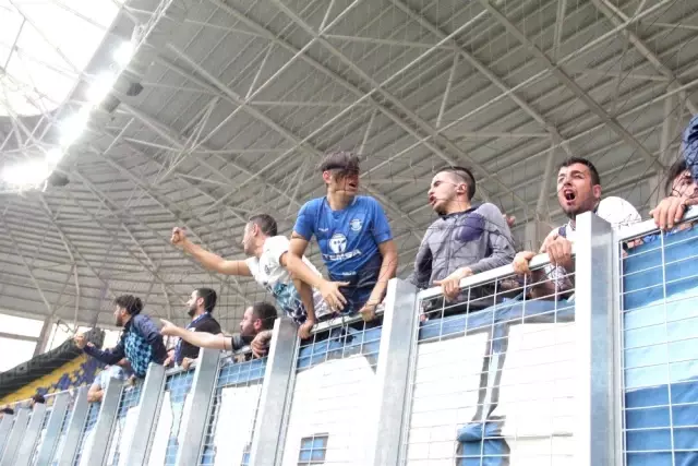 Adana Demirspor'da Play-off Sevinci Ağlattı Adana Demirspor'da Play-off Sevinci Ağlattı