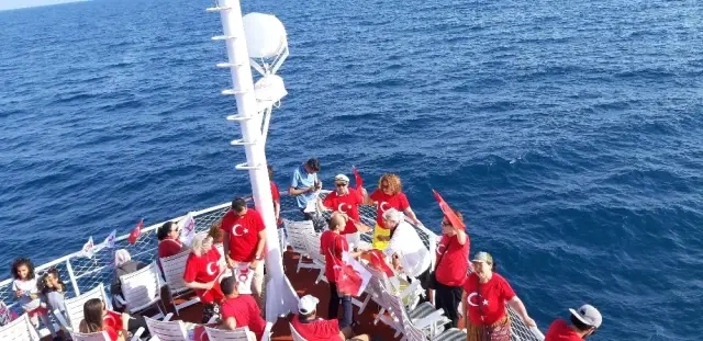 Akdeniz Sularında 19 Mayıs Coşkusu Akdeniz Sularında 19 Mayıs Coşkusu