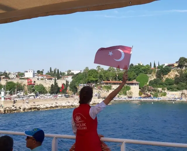 Akdeniz Sularında 19 Mayıs Coşkusu Akdeniz Sularında 19 Mayıs Coşkusu