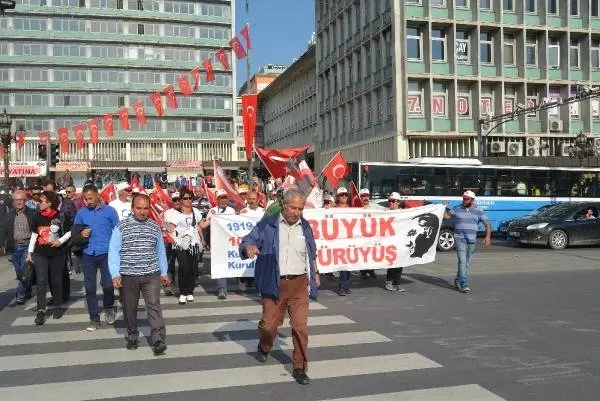 Ankara'da CHP'den '19 Mayıs' Yürüyüşü Ankara'da CHP'den '19 Mayıs' Yürüyüşü