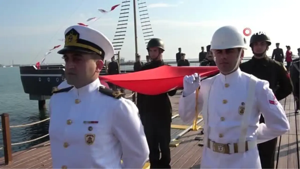 Atatürk'ü Temsil Eden Bayrak Karaya Çıkartıldı