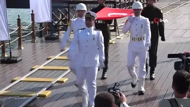 Atatürk'ü Temsil Eden Bayrak Karaya Çıkartıldı Atatürk'ü Temsil Eden Bayrak Karaya Çıkartıldı