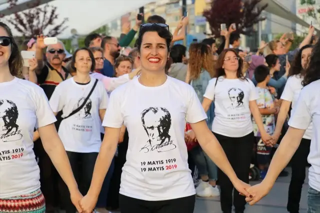 Atatürk'ün Samsun'a Çıkışının 100. Yılında Atabarı Oynadılar Atatürk'ün Samsun'a Çıkışının 100. Yılında Atabarı Oynadılar