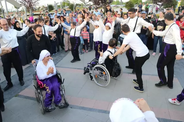 Atatürk'ün Samsun'a Çıkışının 100. Yılında Atabarı Oynadılar Atatürk'ün Samsun'a Çıkışının 100. Yılında Atabarı Oynadılar