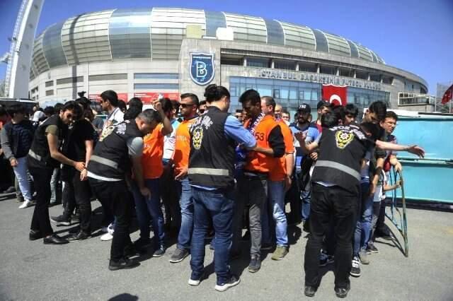 Başakşehirli Taraftarlar 10 Otobüsle Yola Çıktı