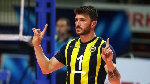 Burcu Özberk'in Yeni Sevgilisi Fenerbahçe Oyuncu Ulaş Kıyak