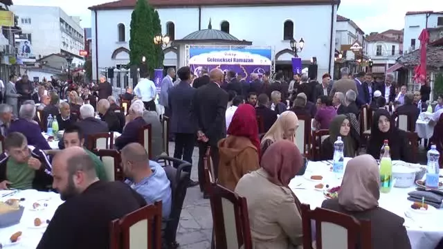Bursa Büyükşehir Belediyesinden Üsküp'te İftar Bursa Büyükşehir Belediyesinden Üsküp'te İftar