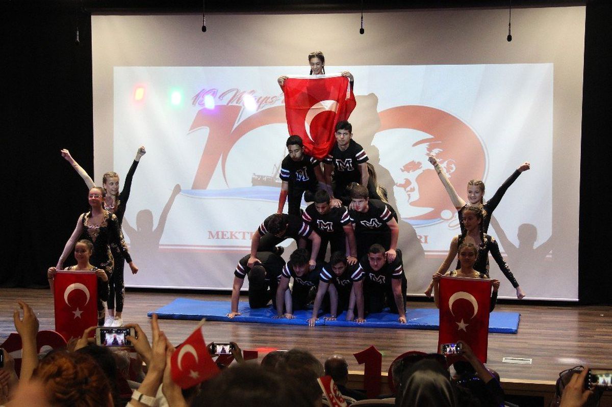 Çiğli'deki Kutlamaların Adresi Mektebim Okulları Oldu