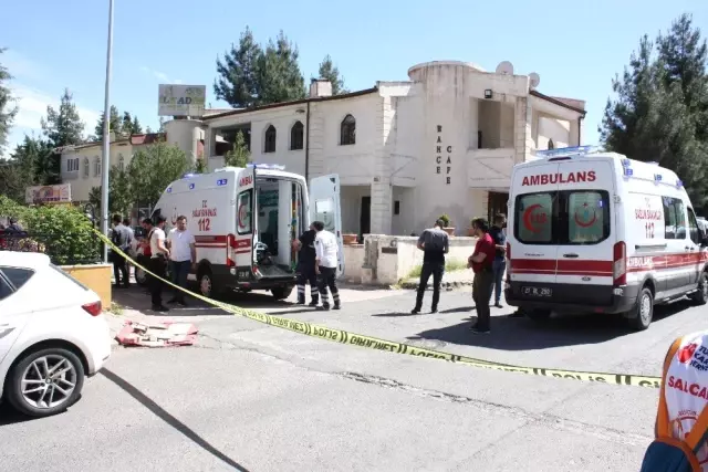 DiyarbakÄ±r'da Koca DehÅeti: Otomobilden Ä°nen EÅine KurÅun YaÄdÄ±rdÄ±