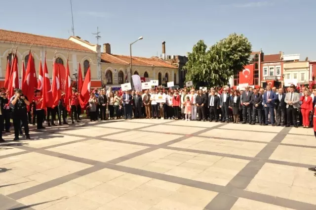 Edirne'de 19 Mayıs Gençlik ve Spor Bayramı Coşkuyla Kutlandı Edirne'de 19 Mayıs Gençlik ve Spor Bayramı Coşkuyla Kutlandı