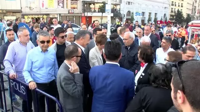 İstanbul- Taksim Meydanı'nda 19 Mayıs Kutlaması İstanbul- Taksim Meydanı'nda 19 Mayıs Kutlaması