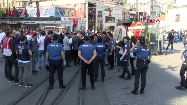 İstanbul- Taksim Meydanı'nda 19 Mayıs Kutlaması İstanbul- Taksim Meydanı'nda 19 Mayıs Kutlaması
