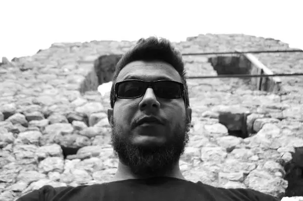 Kazı Ekibi Başkan Yardımcısı, 'Ağaç Kesme' Tartışmasında Öldürüldü Kazı Ekibi Başkan Yardımcısı, 'Ağaç Kesme' Tartışmasında Öldürüldü