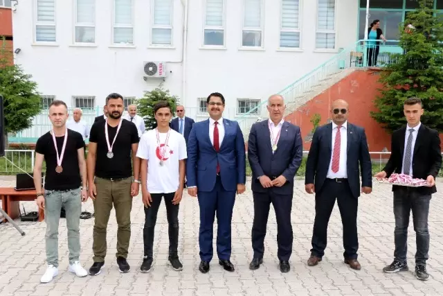 Malatya'nın İlçelerinde 19 Mayıs Coşkusu Malatya'nın İlçelerinde 19 Mayıs Coşkusu