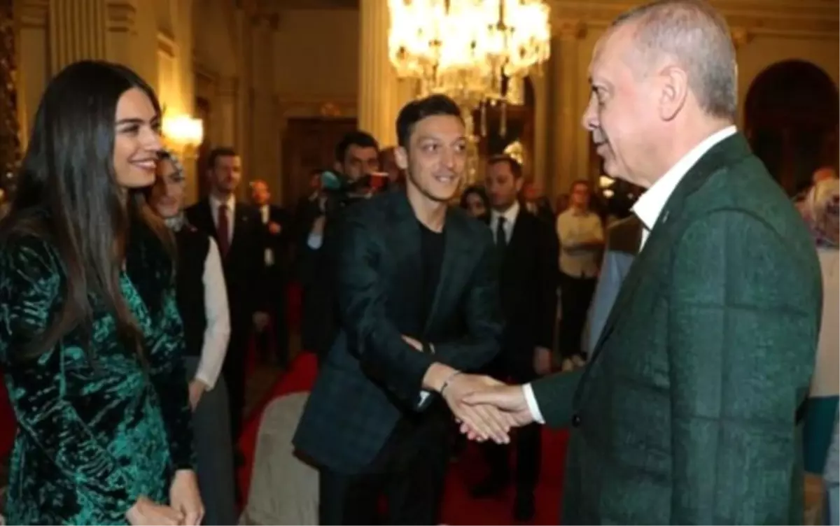 Mesut Özil, Nişanlısı Amine Gülşe İle Cumhurbaşkanı Erdoğan'ın Dolmabahçe'de Verdiği İftara Katıldı