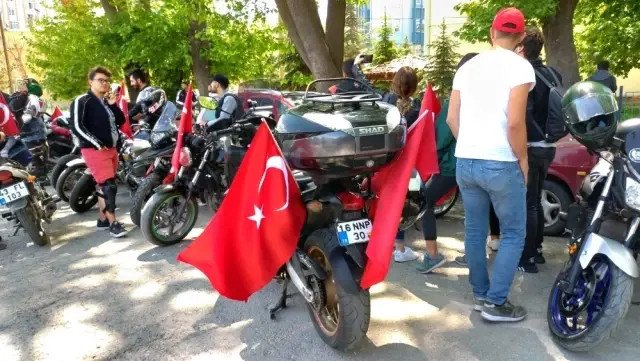 Motosiklet ve Off-road'culardan Türk Bayraklı Kortej