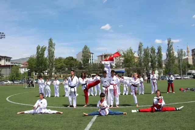 Oltu'da 19 Mayıs Kutlamaları Oltu'da 19 Mayıs Kutlamaları